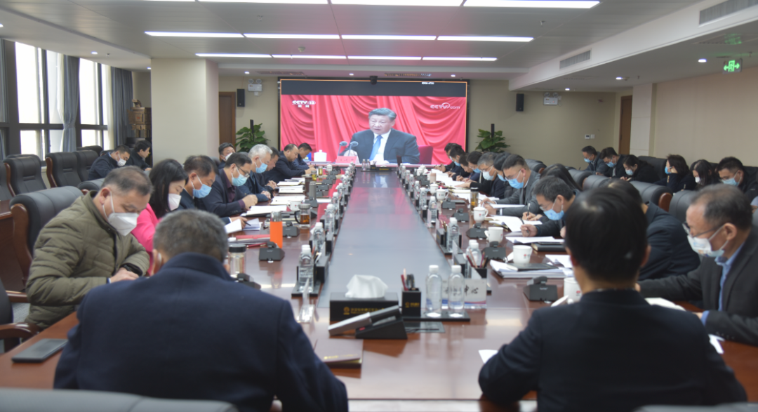 陜鋼集團(tuán)黨委理論學(xué)習(xí)中心組學(xué)習(xí)中省紀(jì)委二次全會(huì)精神、省政府工作報(bào)告、陜煤集團(tuán)三屆二次職代會(huì)精神