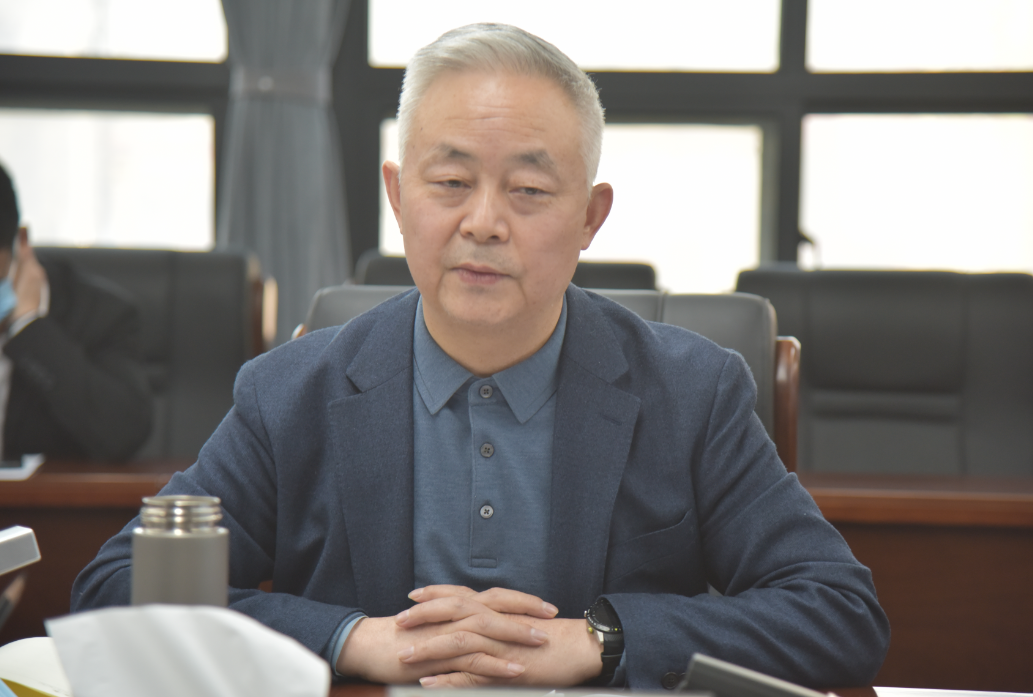 陜鋼集團黨委理論學習中心組學習中省紀委二次全會精神、省政府工作報告、陜煤集團三屆二次職代會精神