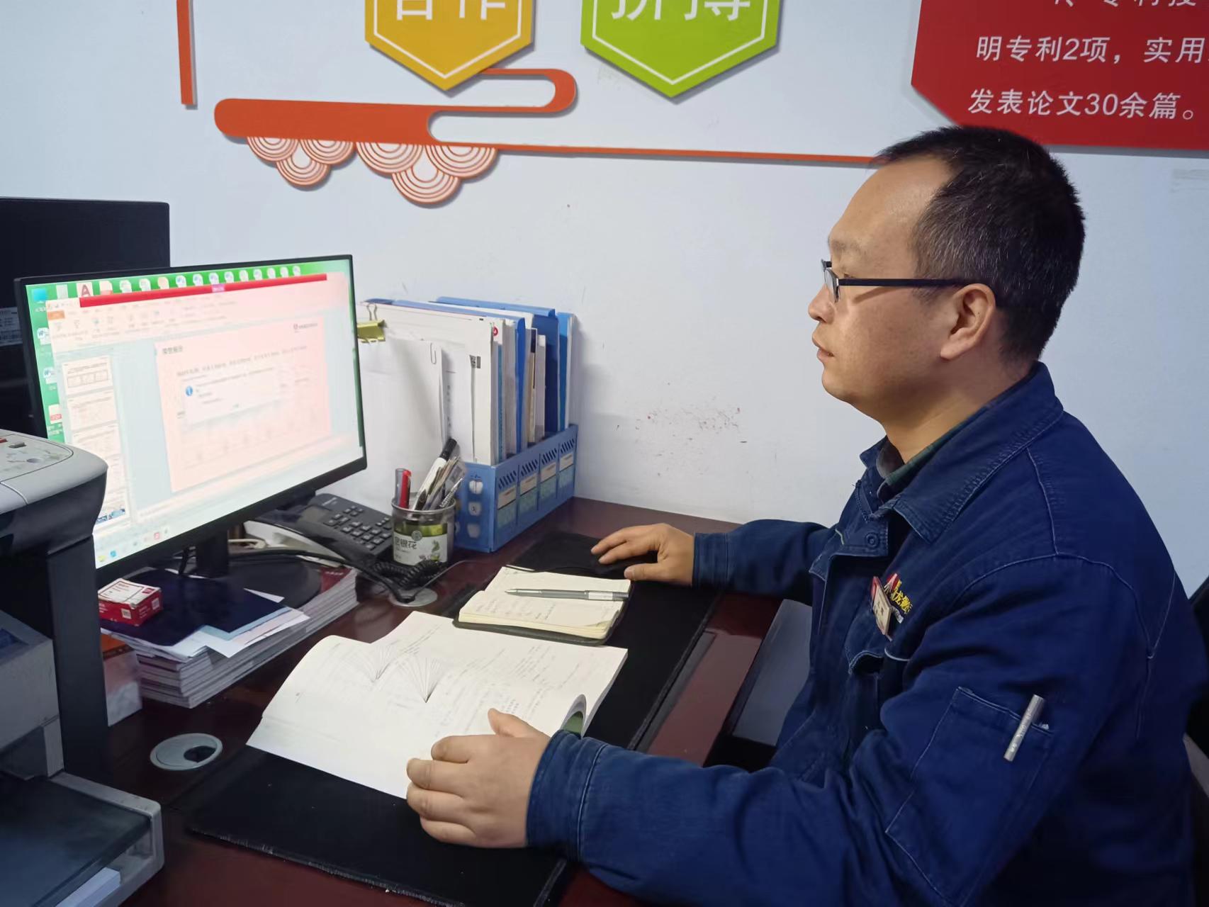 用奮斗譜寫科技創新的華麗篇章 ——記“陜西冶金青年科技標兵”王輝
