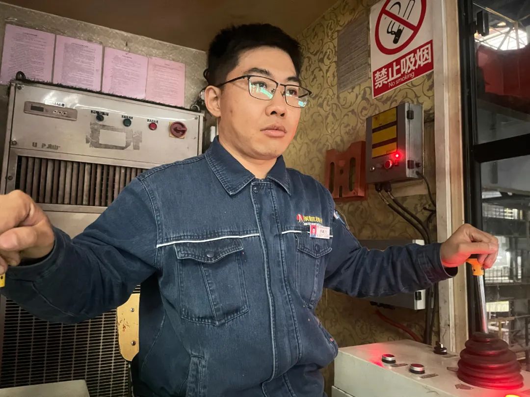 要追就追這樣的星 ——記陜西省機械冶金建材系統“明星職工”李鵬飛